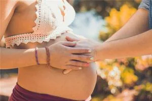 梦见熟悉的女人怀孕了