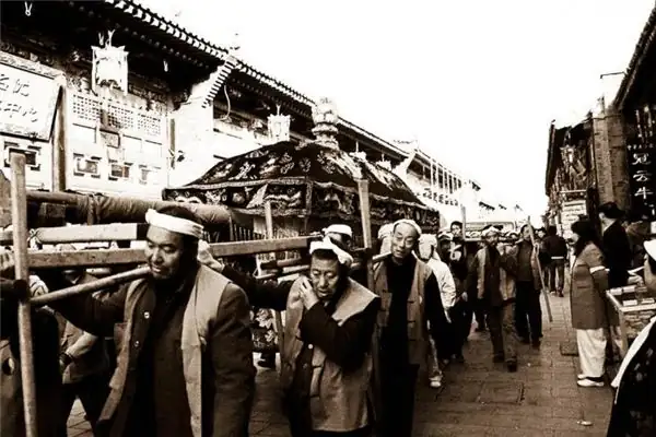 梦见抬死人的话,是代表自己近期要参加丧事吗 梦见抬死人的话,是代表自己近期要参加丧事吗