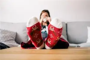 女人梦见买新袜子