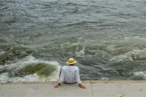 梦见大河水流很急
