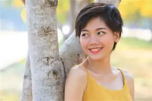 脖子上的痣