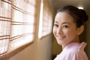 人中饱满的人是不是富足